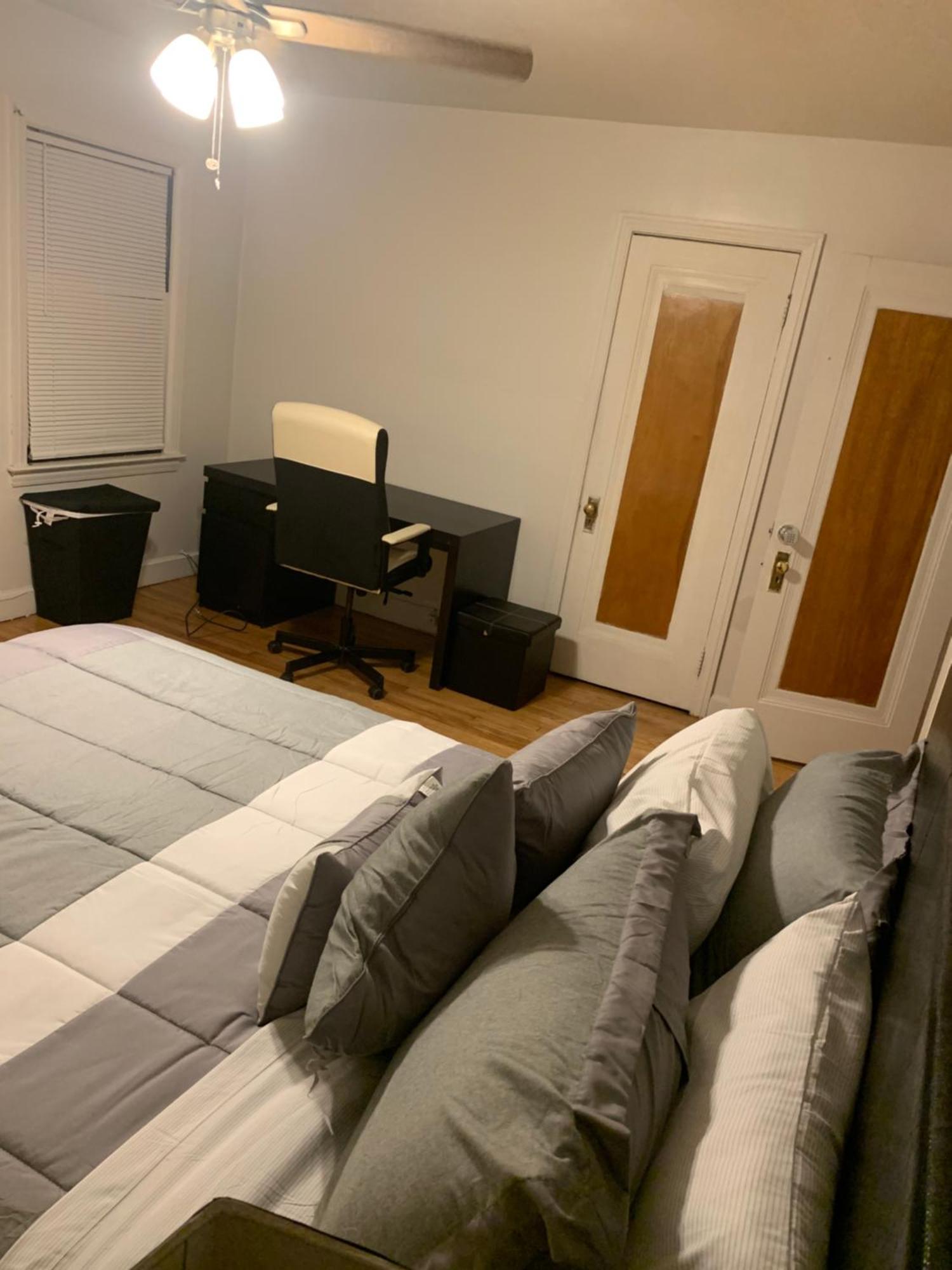 Master Bedroom In Home Away From Home Detroit Eksteriør bilde